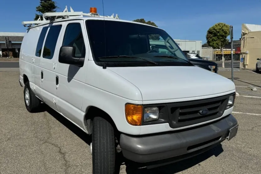 2007 Ford E-250 photo 1