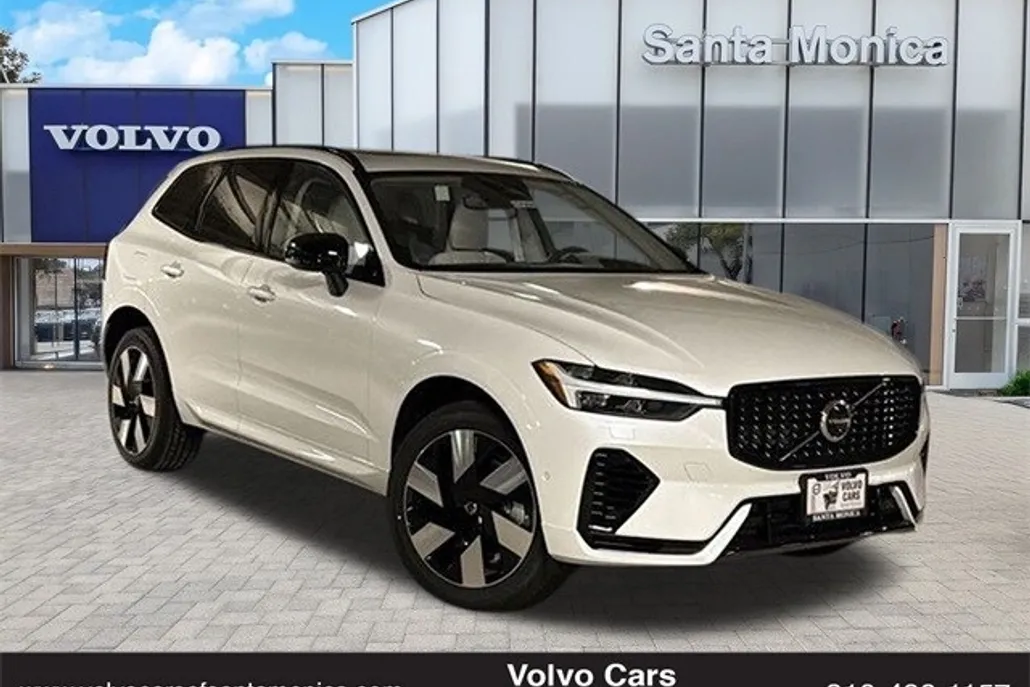 2025 Volvo XC60 T8 Plus photo 1