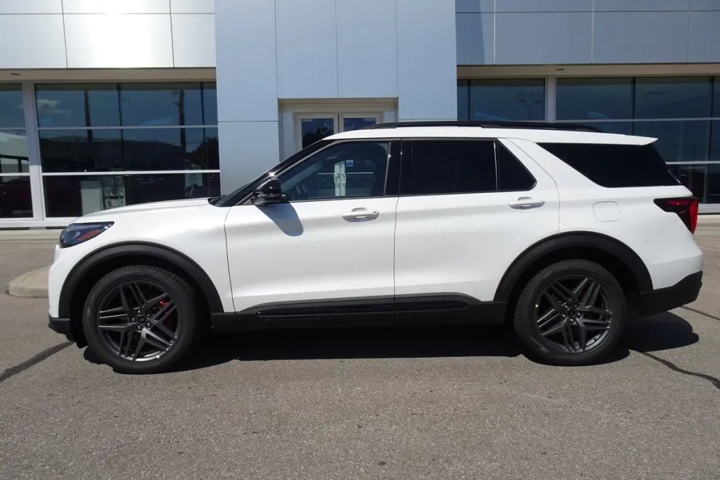 2025 Ford Explorer ST photo 1
