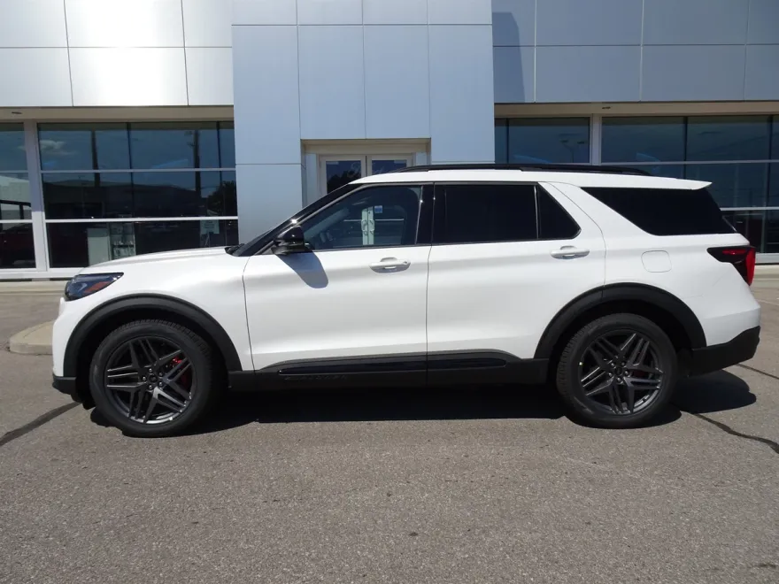 2025 Ford Explorer ST photo 1