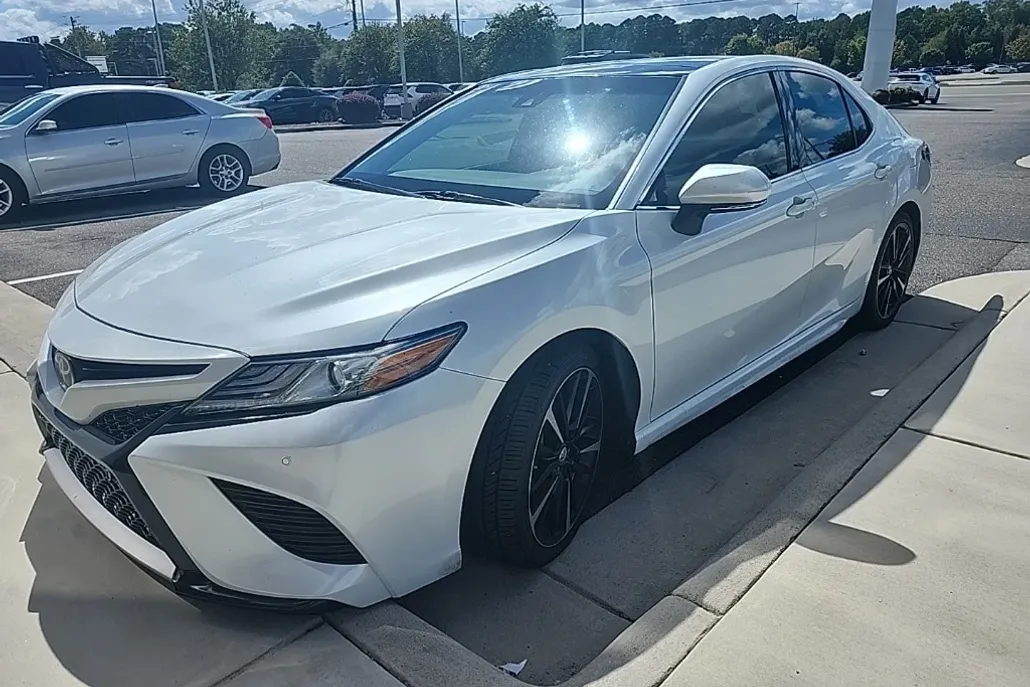 2018 Toyota Camry XSE photo 1