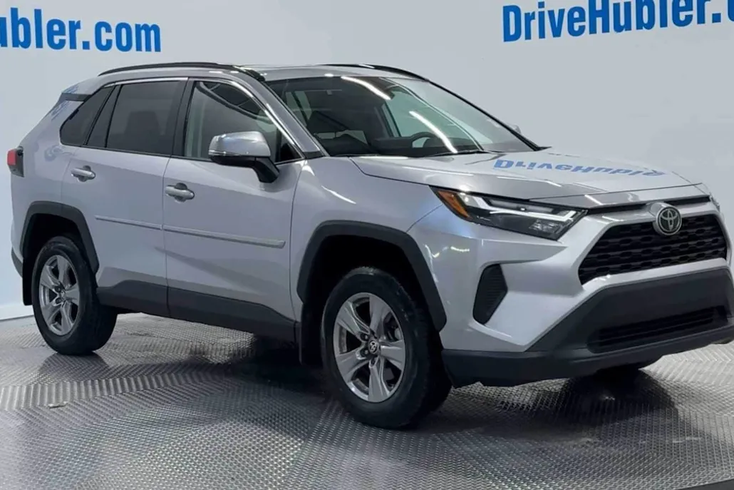 2024 Toyota RAV4 XLE photo 1