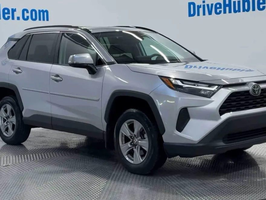 2024 Toyota RAV4 XLE photo 1