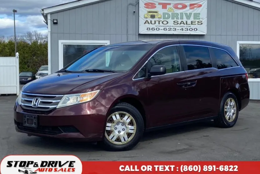 2011 Honda Odyssey LX photo 1