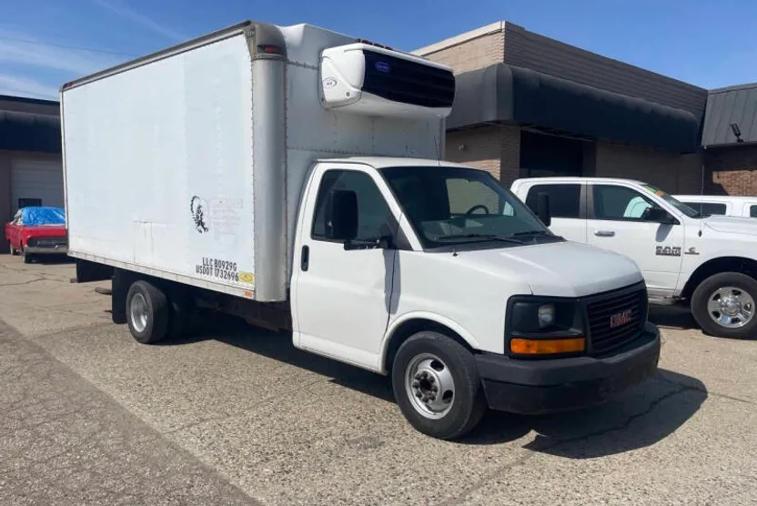 2014 Gmc Savana 3500 Cutaway photo 1