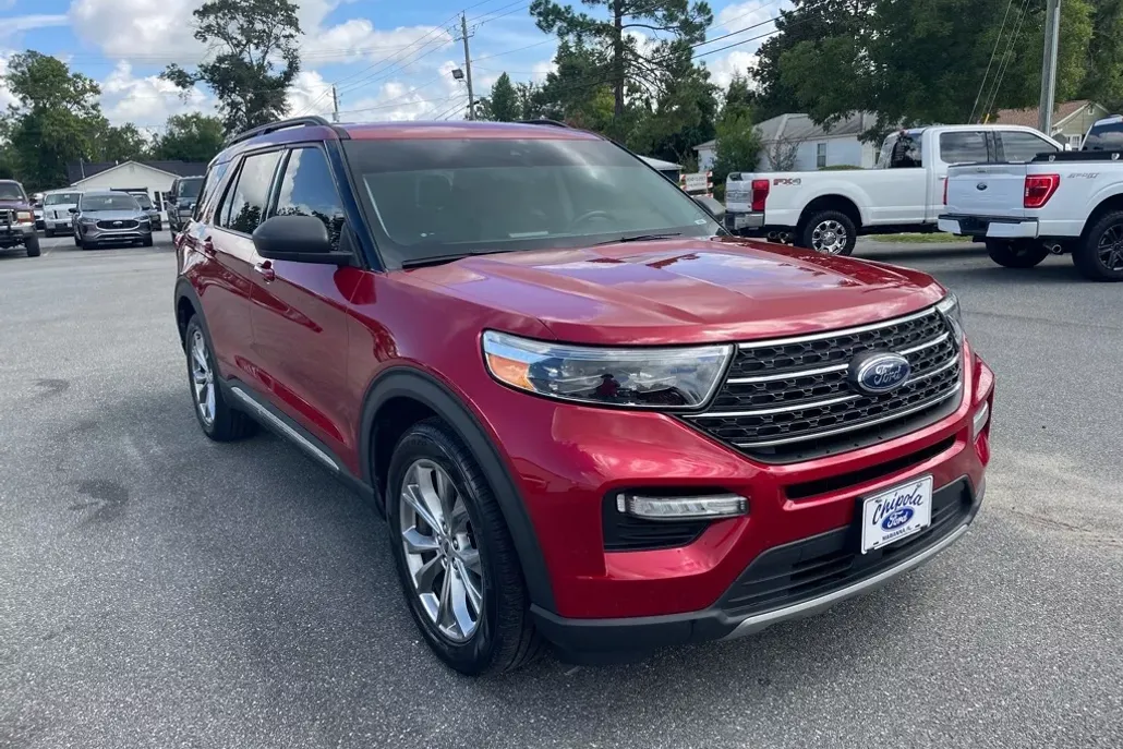 2022 Ford Explorer XLT photo 1