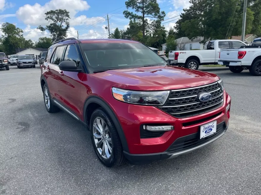 2022 Ford Explorer XLT photo 1