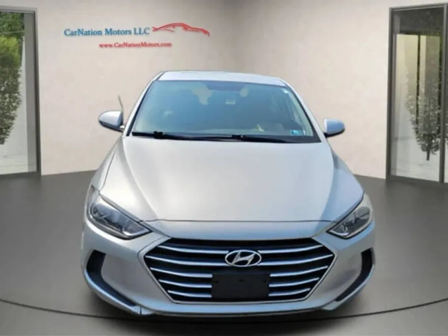 2018 Hyundai Elantra SEL photo 1