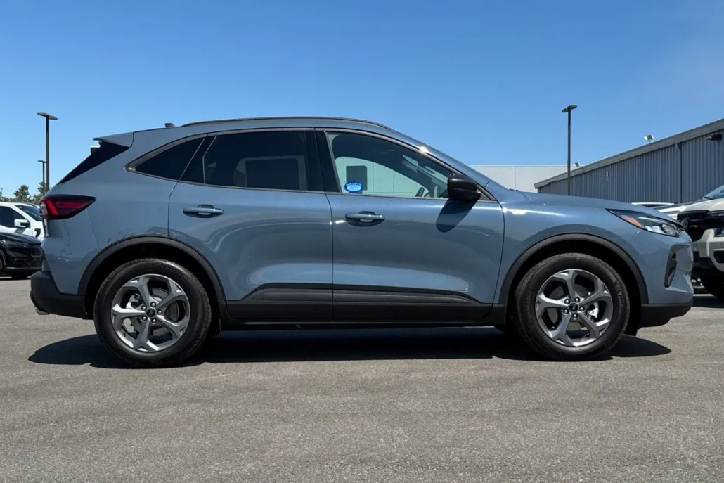 2025 Ford Escape ST-Line photo 1