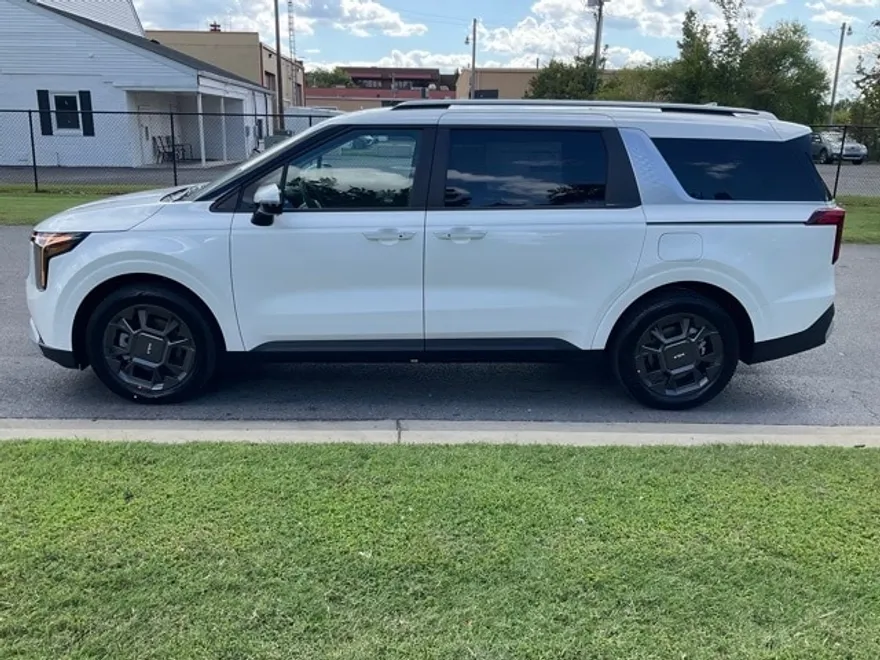 2026 Kia Carnival EX photo 1