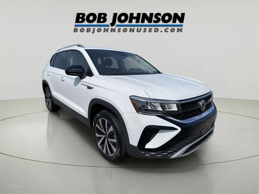 2022 Volkswagen Taos SE photo 1