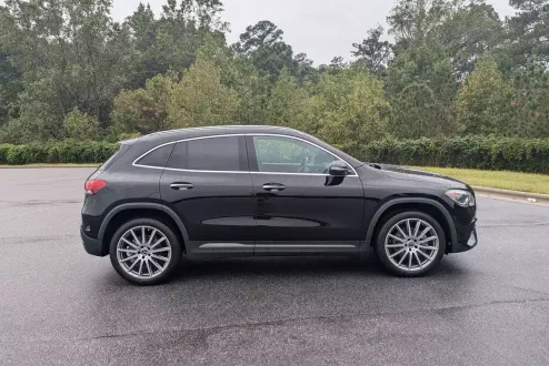 2022 Mercedes Benz GLA 250 photo 2