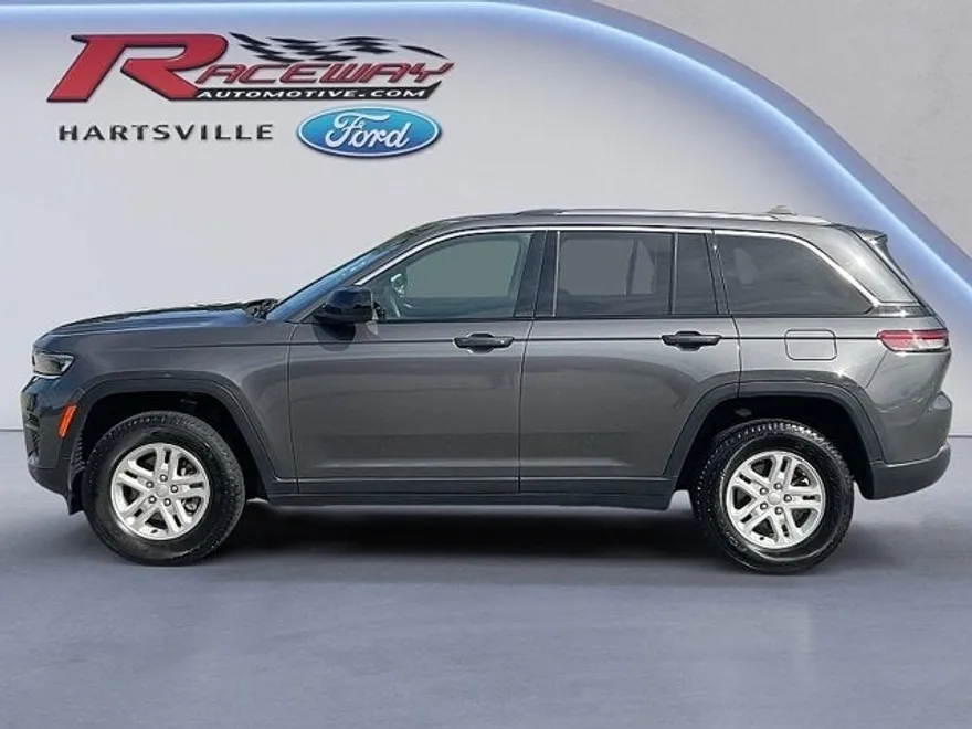 2024 Jeep Grand Cherokee Laredo photo 1