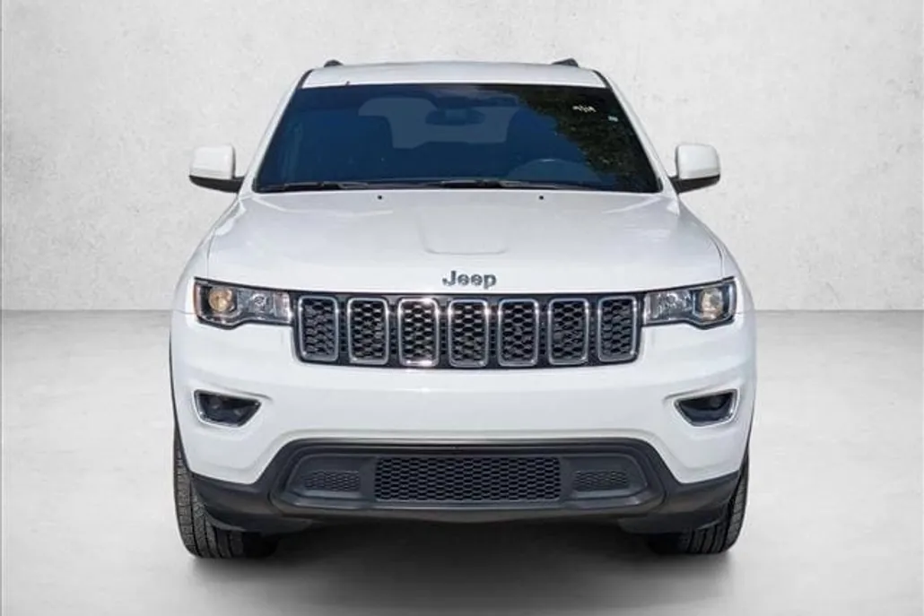 2017 Jeep Grand Cherokee Laredo photo 1