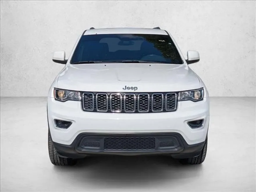 2017 Jeep Grand Cherokee Laredo photo 1