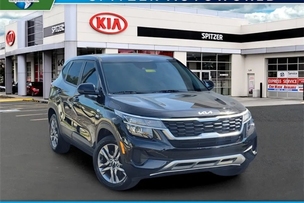 2023 Kia Seltos LX photo 1