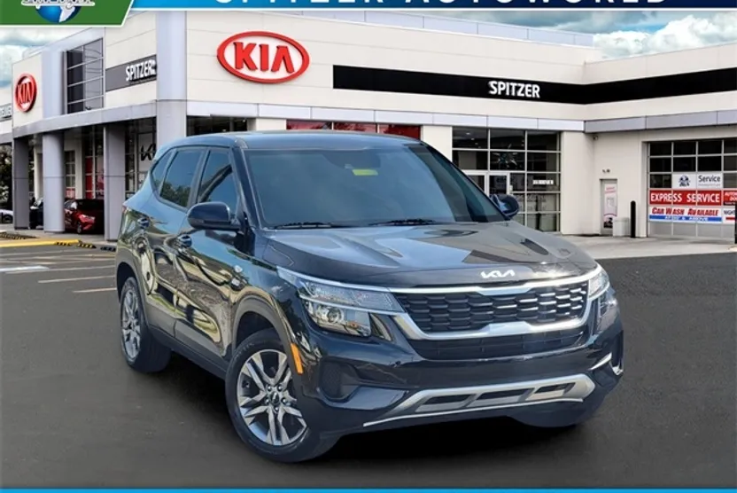 2023 Kia Seltos LX photo 1