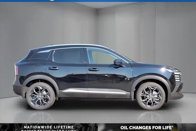 2025 Nissan Kicks SR photo 1