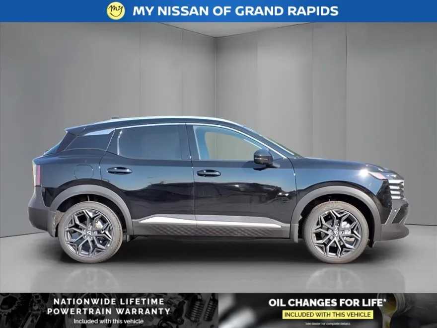 2025 Nissan Kicks SR photo 1