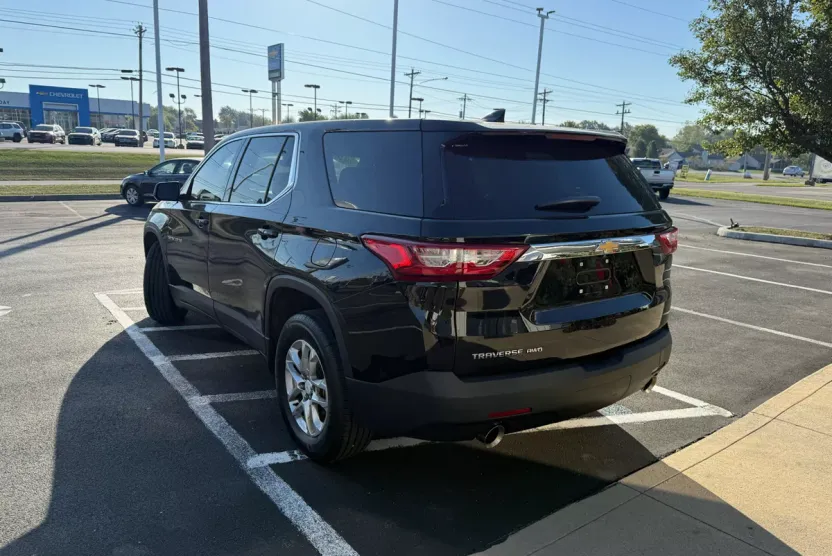 2020 Chevrolet Traverse 1LS photo 1