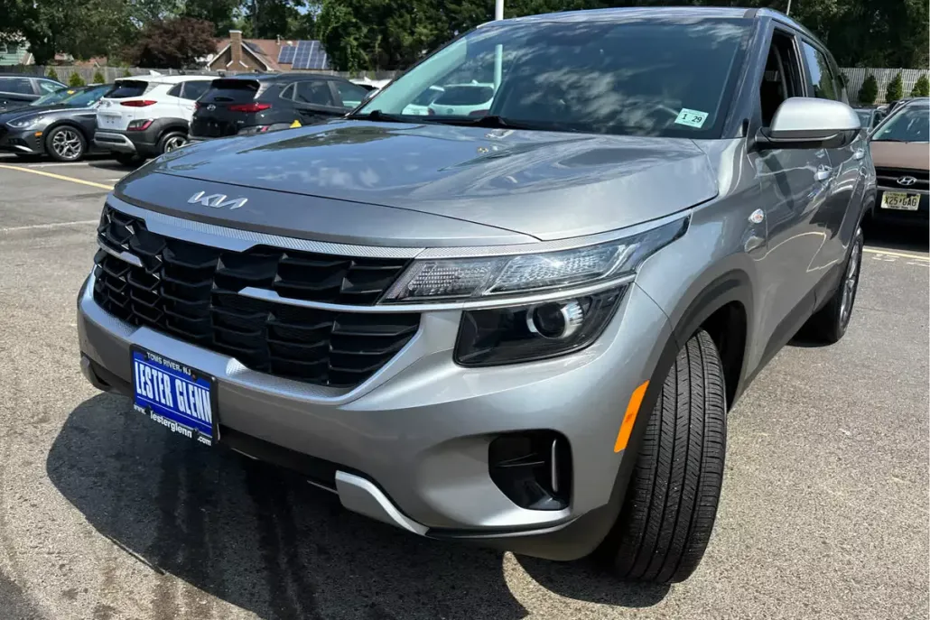 2024 Kia Seltos LX photo 1
