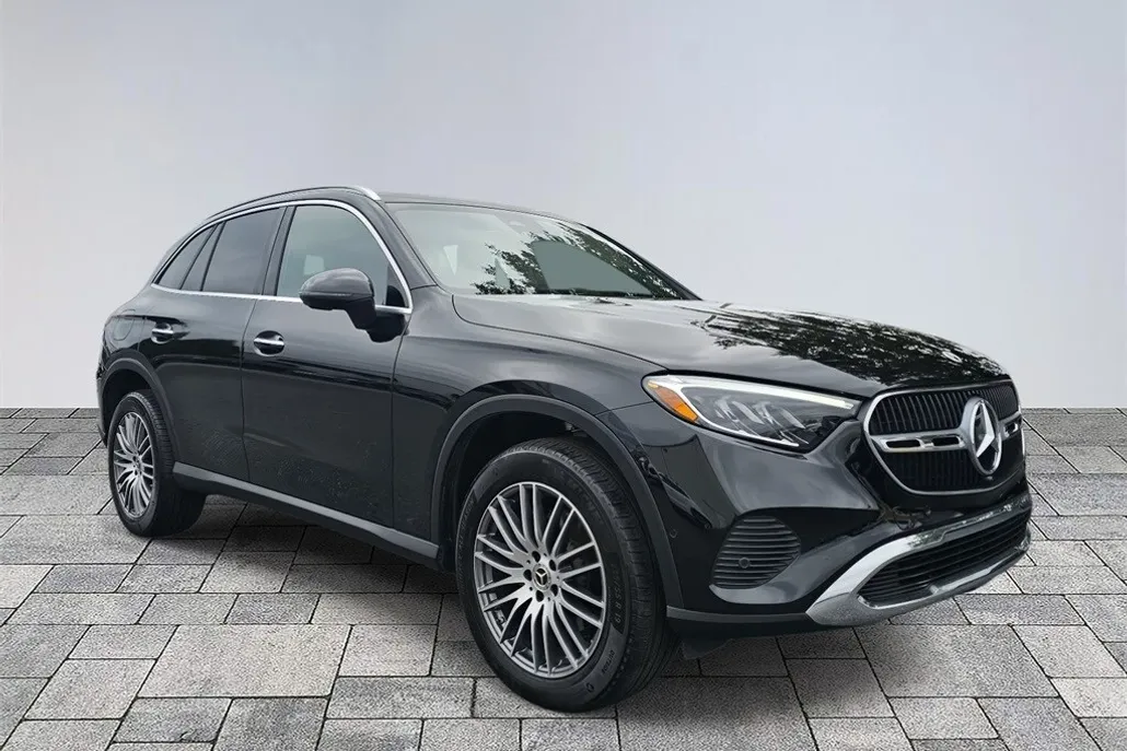 2024 Mercedes Benz GLC 300 4MATIC photo 1