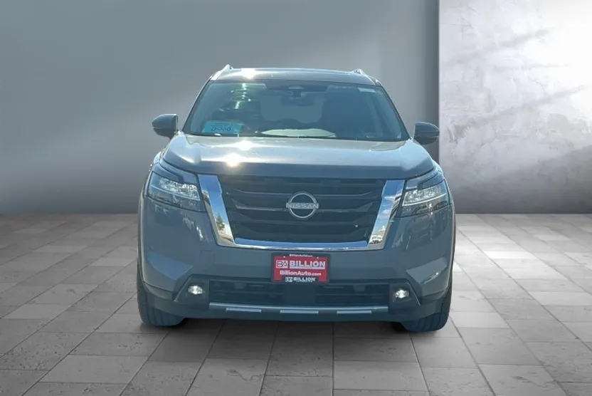 2022 Nissan Pathfinder Platinum photo 1