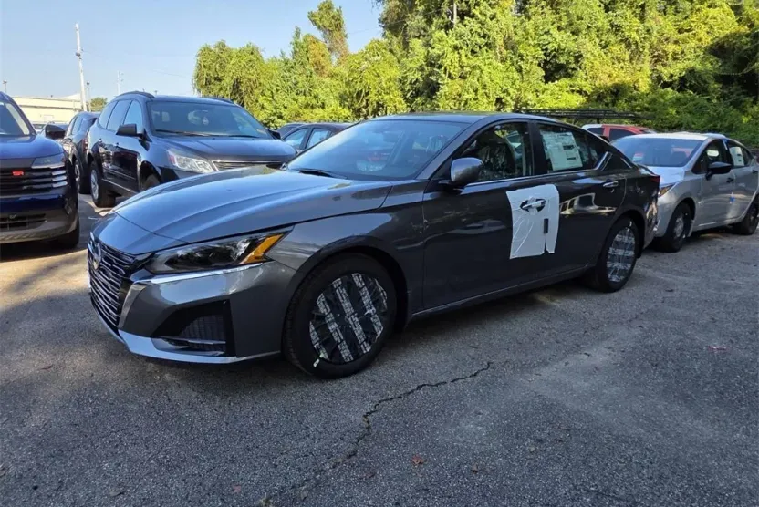 2025 Nissan Altima 2.5 SV photo 1
