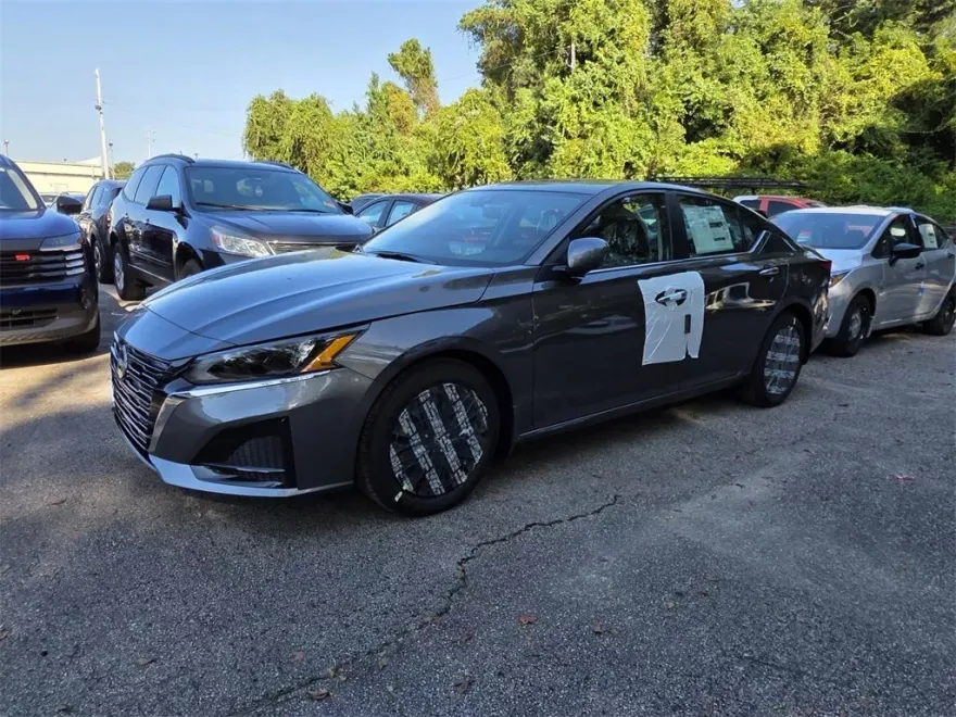 2025 Nissan Altima 2.5 SV photo 1