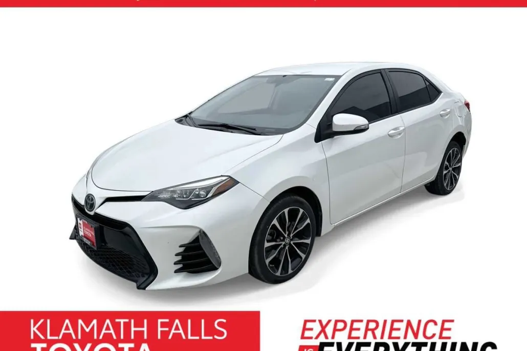 2017 Toyota Corolla SE photo 1