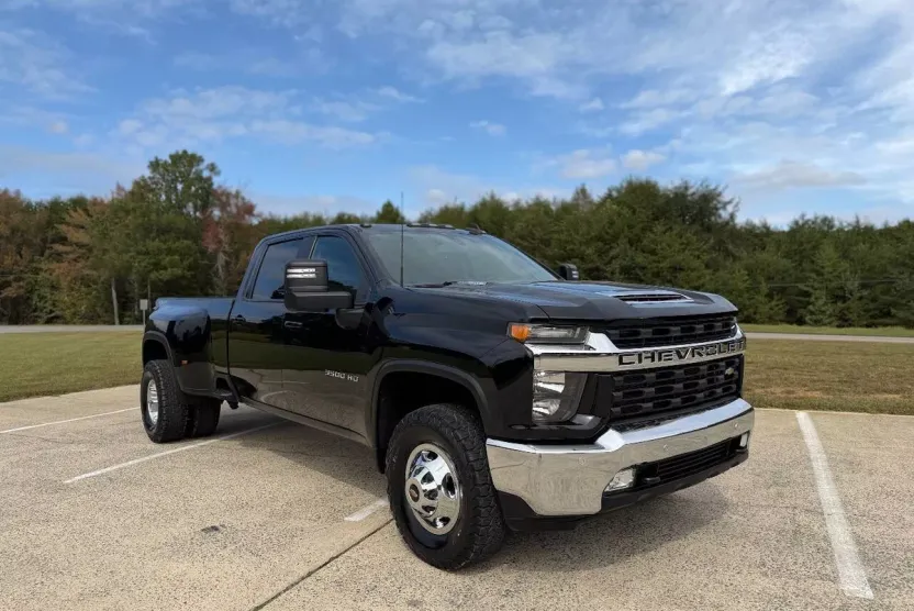 2021 Chevrolet Silverado 3500HD LT photo 1