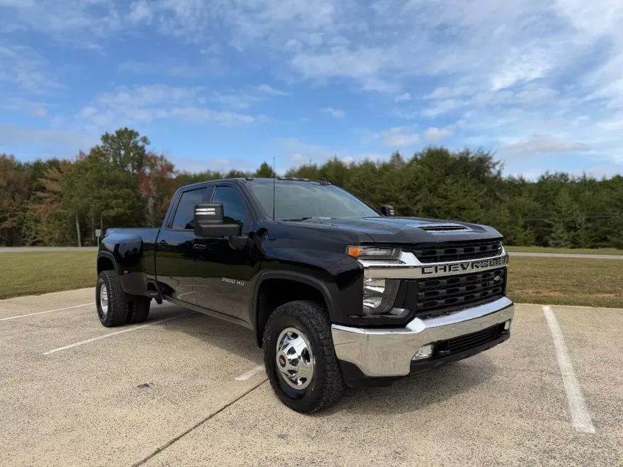 2021 Chevrolet Silverado 3500HD LT photo 1