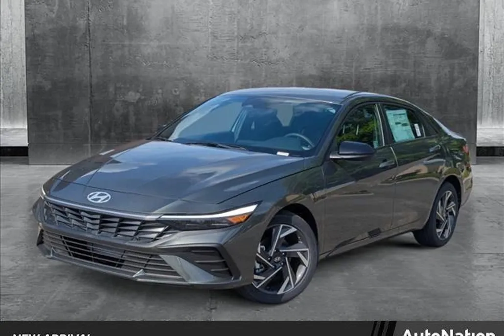 2025 Hyundai Elantra SEL Sport photo 1
