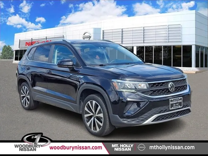 2022 Volkswagen Taos SE photo 1