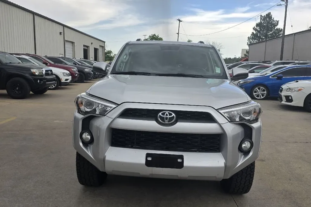 2019 Toyota 4Runner SR5 photo 1