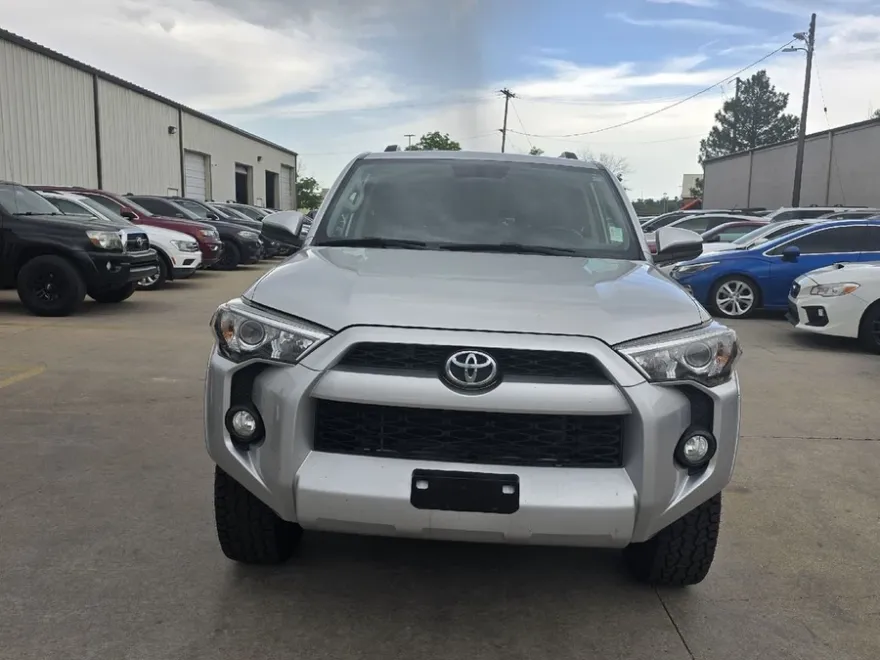 2019 Toyota 4Runner SR5 photo 1