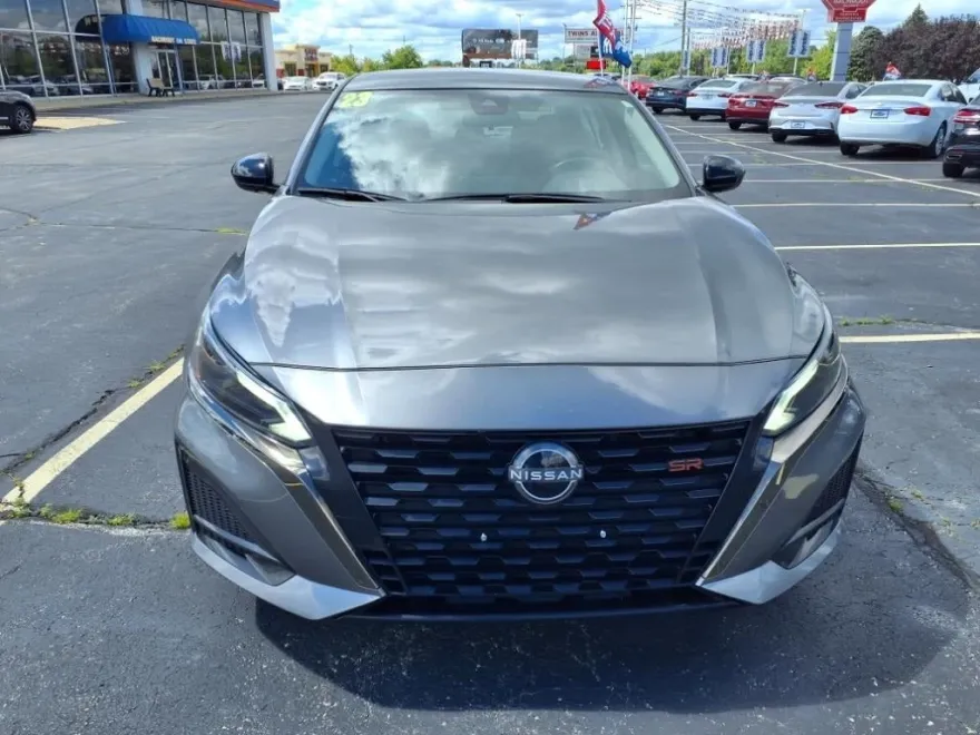 2023 Nissan Altima 2.5 SR photo 1