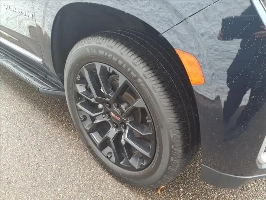 2022 Gmc Yukon SLT photo 1