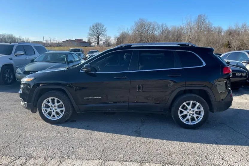 2017 Jeep Cherokee Latitude photo 1
