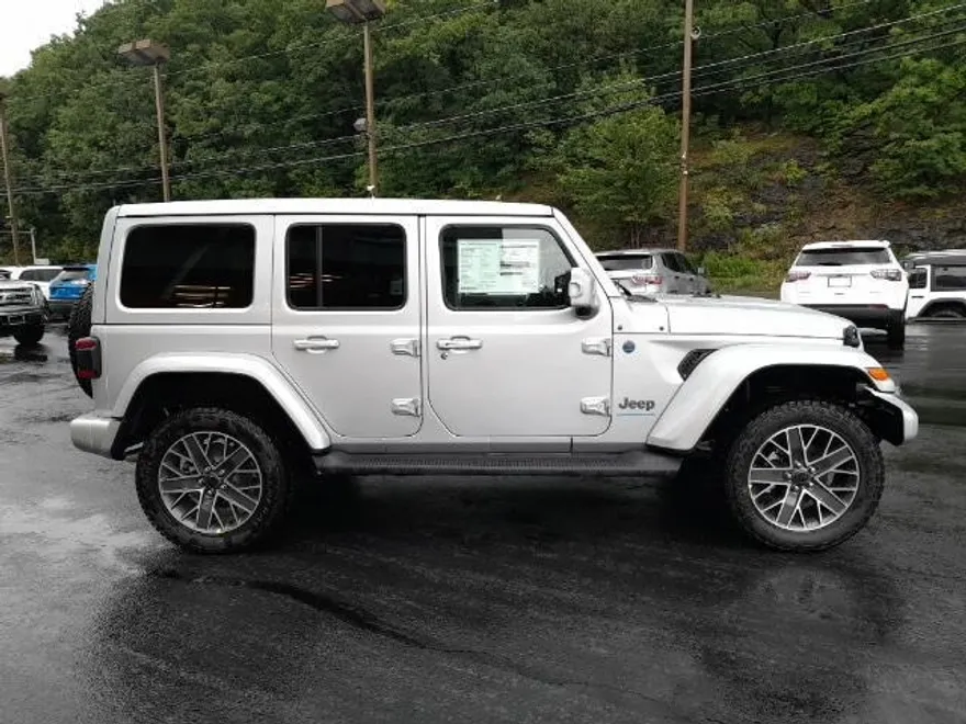 2024 Jeep Wrangler High Altitude photo 1