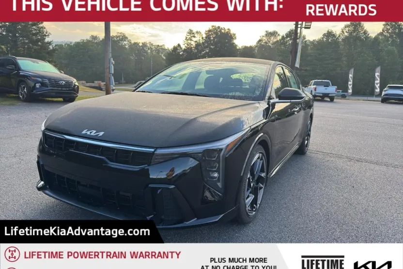 2025 Kia K4 GT-Line photo 1
