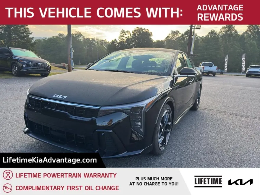 2025 Kia K4 GT-Line photo 1