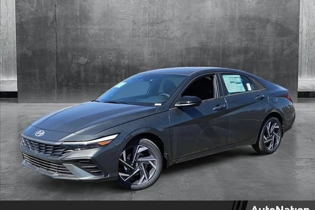 2025 Hyundai Elantra SEL Sport photo 1