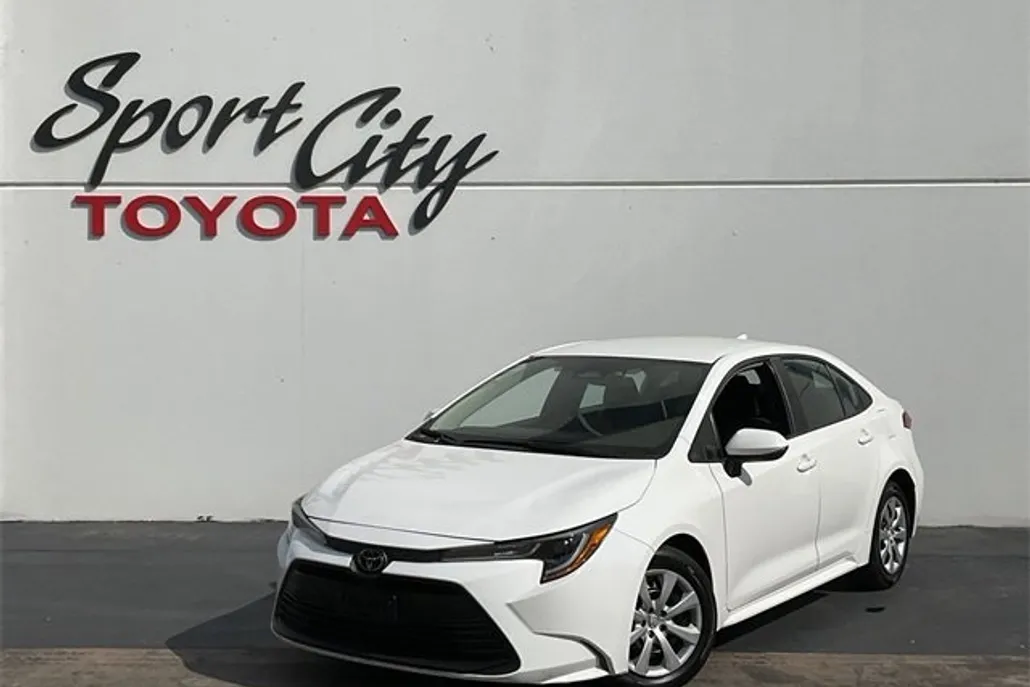 2023 Toyota Corolla LE photo 1