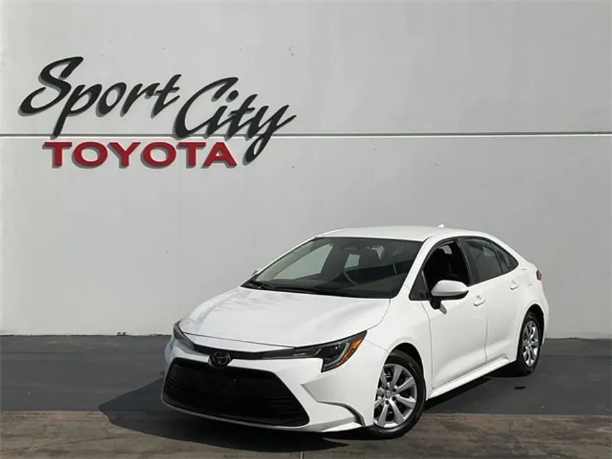 2023 Toyota Corolla LE photo 1