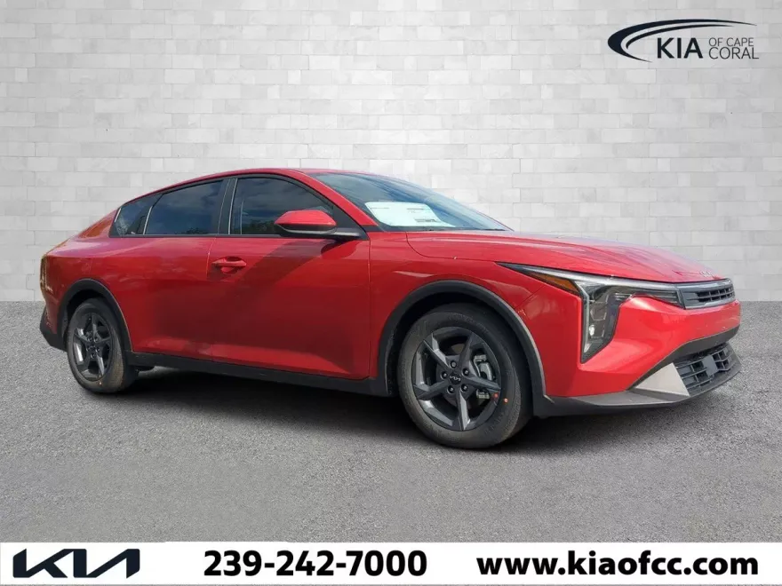 2025 Kia K4 LXS photo 1