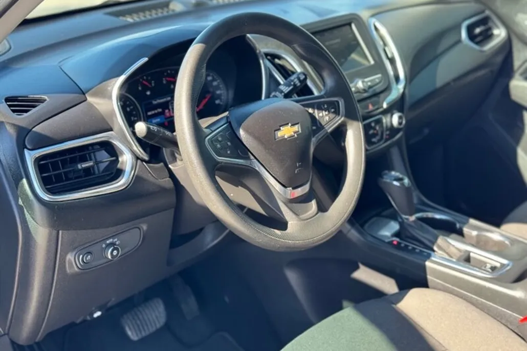 2019 Chevrolet Equinox LT photo 1