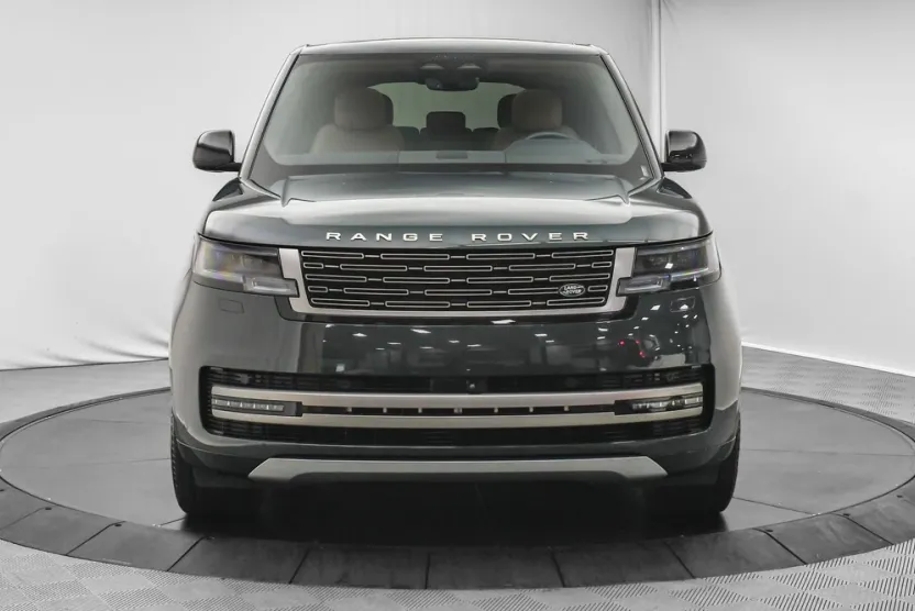 2024 Land Rover Range Rover SE photo 1