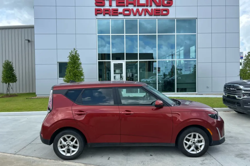 2023 Kia Soul LX photo 1