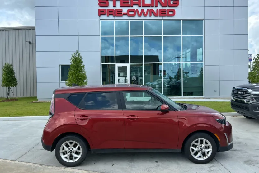 2023 Kia Soul LX photo 1